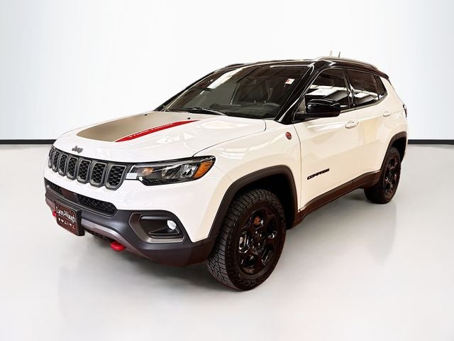 2024 Jeep Compass Trailhawk in Bright White Clearcoat — front three-quarter view