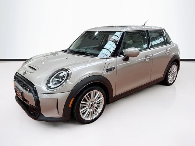 2024 MINI HARDTOP 4 DOOR Cooper S in Rooftop Grey Metallic — front three-quarter view