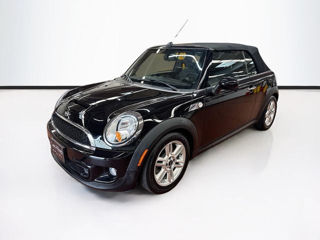 2014 MINI CONVERTIBLE Base in Black — front three-quarter view